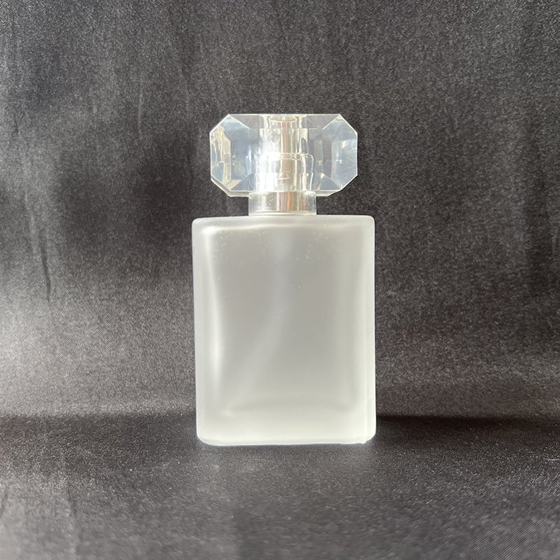 50 ml üveg parfümhöz csavaros kupakkal, matt felületű átlátszó üveg, üres spray palack kozmetikumokhoz