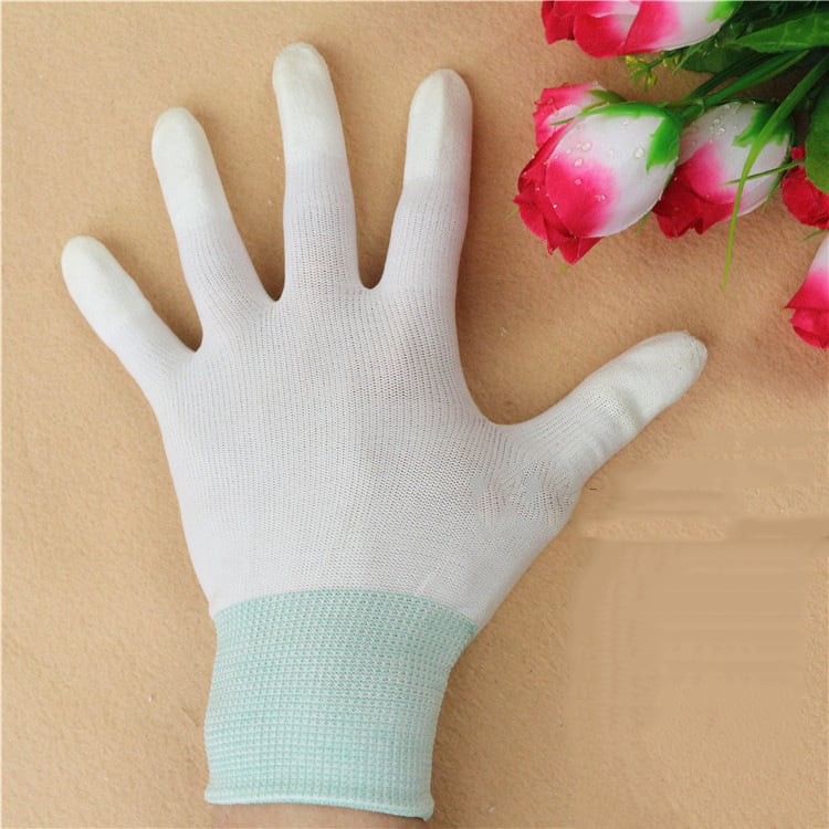 PU premazane zaštitne rukavice za zaštitu od prašine, protivklizne i antistatike; prekriveni prsti; materijal najlon; duljina 18 cm; pletene manžete; bijela boja; univerzalna veličina; za kućnu upotrebu.