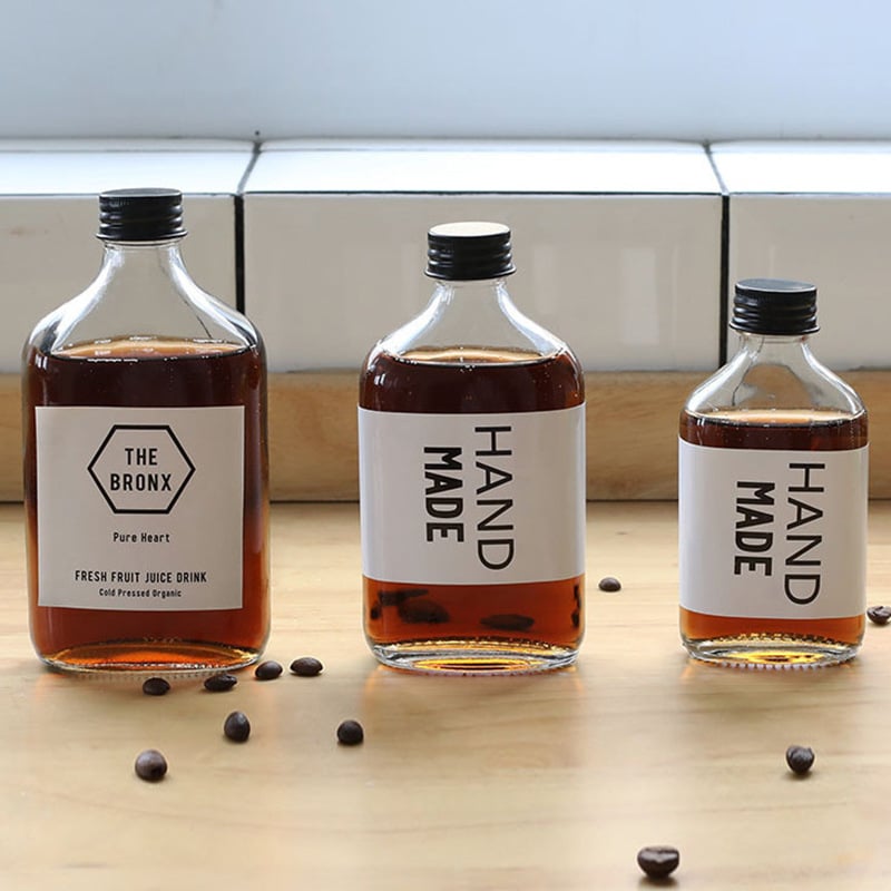 Lapos négyzet alakú üveg, zárt, italokhoz: gyümölcslé, tej-tea, cold brew és jegeskávé - üres adagolóüveg
