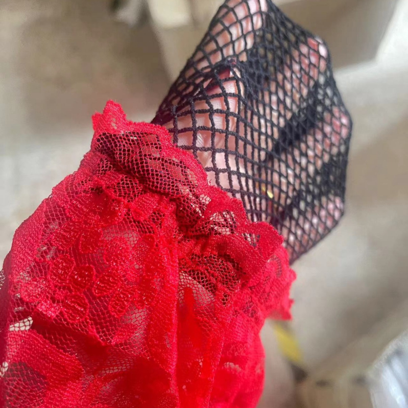 Crne mrežaste čarape iznad koljena s crvenim rubom i retro čipkastim rubom, seksi mrežaste