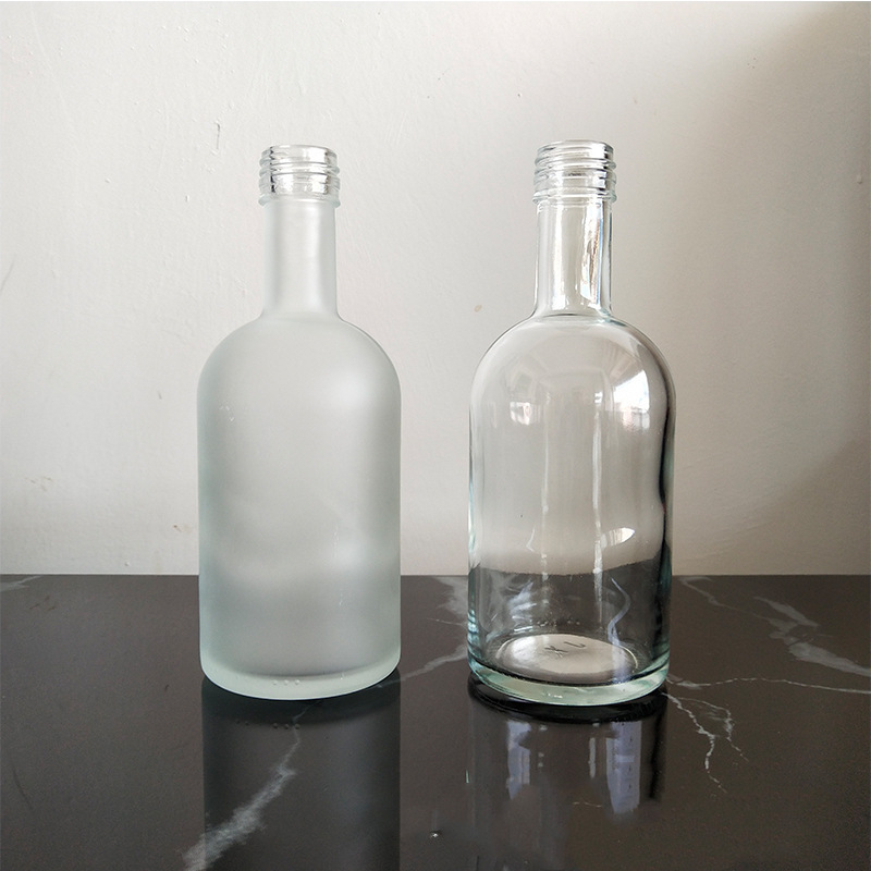 330 ml üvegből készült borosüveg, átlátszó testtel, sima nyakkal, gyümölcsborhoz, üres üveg