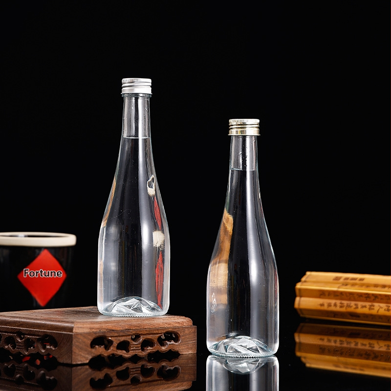 Prozirne staklene boce za alkohol, sok od breze, napitke, voćna vina i mineralnu vodu