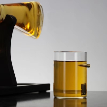 Decantor de whiskey în formă de pistol, sticlă borosilicată, 750 ml