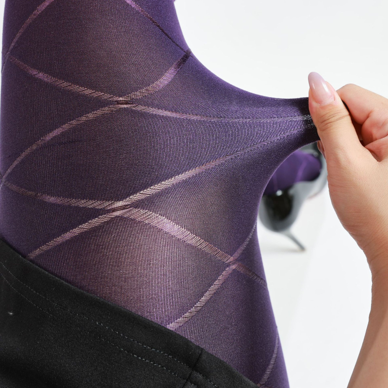 Najlon čarape s križnim jacquard uzorkom, sjajnog izgleda, srednje debljine, plus veličina