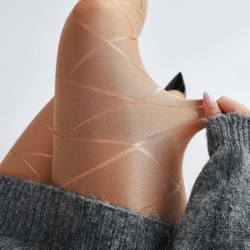 Najlon čarape s križnim jacquard uzorkom, sjajnog izgleda, srednje debljine, plus veličina