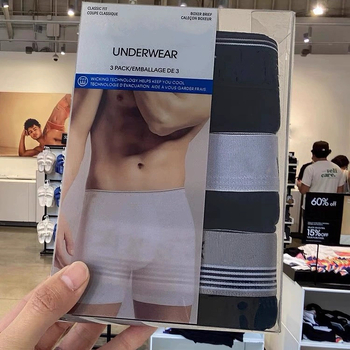 Muške crne pamucne bokserice, paket od tri komada, srednje visine, seksi i moderno.