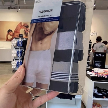 Muške crne pamucne bokserice, paket od tri komada, srednje visine, seksi i moderno.