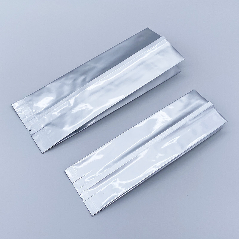 Pungă din folie de aluminiu pură, cu buzunar cu pliere (gusset), sigilare centrală și sigilare pe spate, pentru ceai, pulberi și boabe de cafea