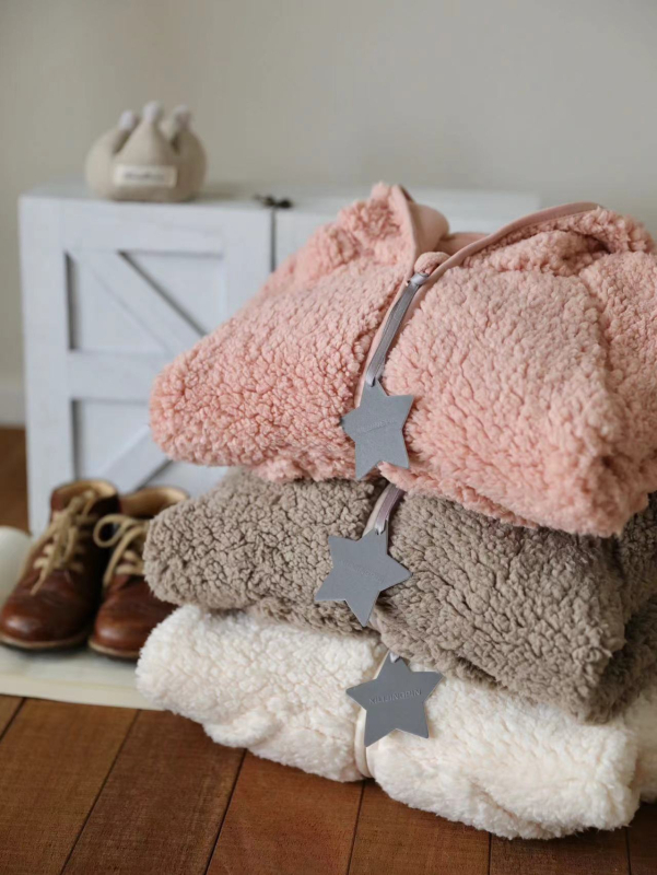 Dječja jakna od teddy fleece s kapuljom i zatvaračem na zip, unisex, zima 2025