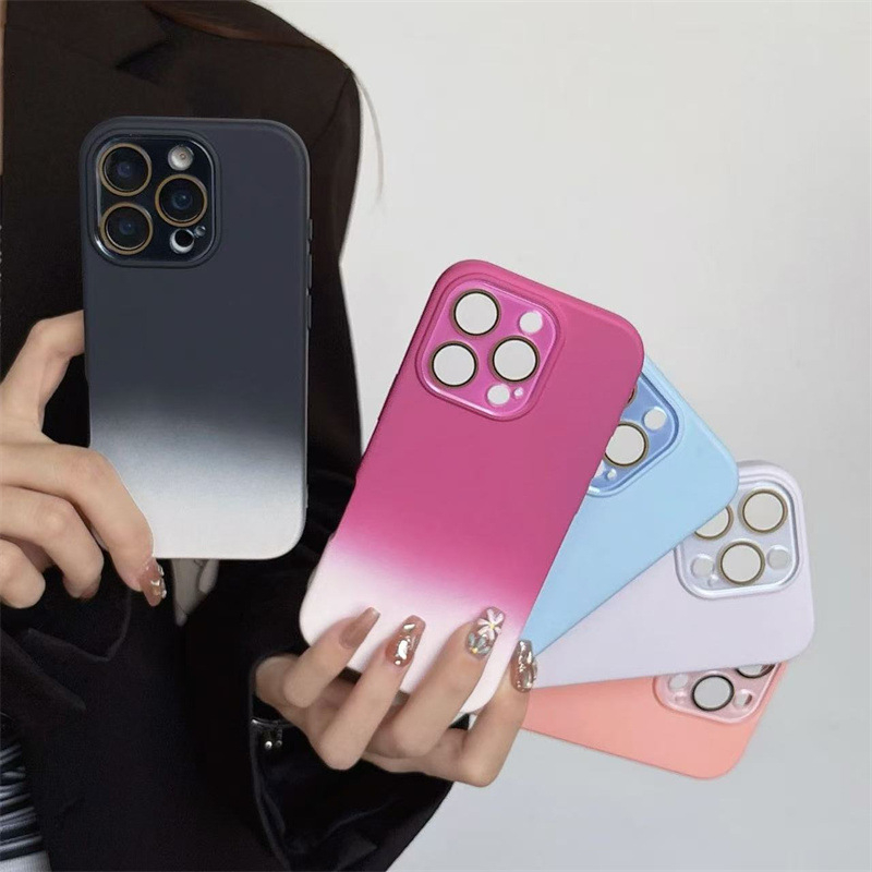 Futrola za iPhone 17 od tekućeg silikona s zaštitom leće, plavi gradient