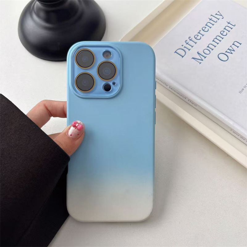 Futrola za iPhone 17 od tekućeg silikona s zaštitom leće, plavi gradient