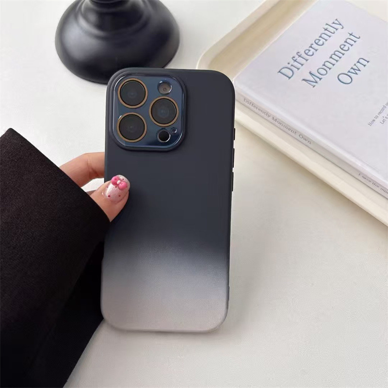 Futrola za iPhone 17 od tekućeg silikona s zaštitom leće, plavi gradient