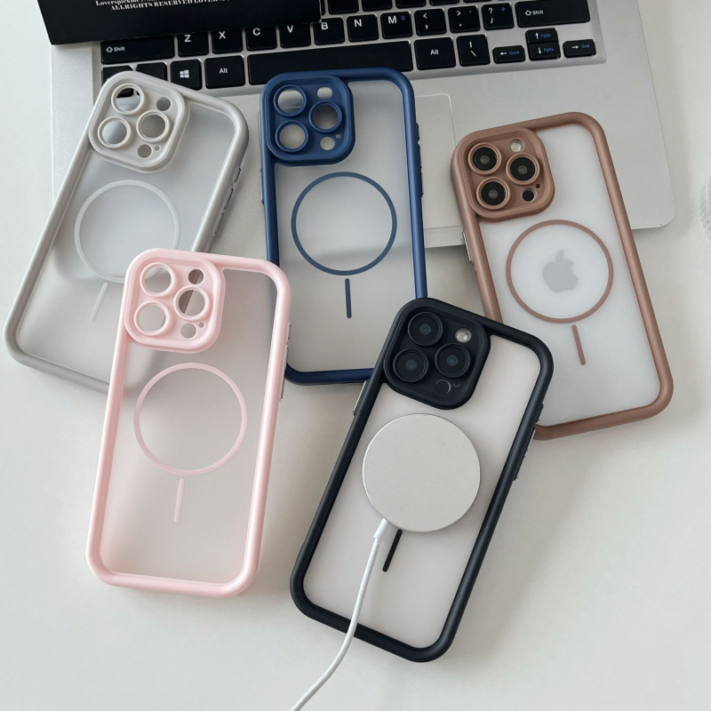 Husă dublă magnetică din PC, cu finisaj mat, pentru iPhone 15 Pro Max, albă – protecție anti-cadere