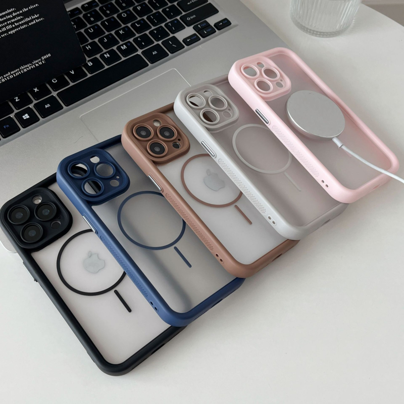 Husă dublă magnetică din PC, cu finisaj mat, pentru iPhone 15 Pro Max, albă – protecție anti-cadere