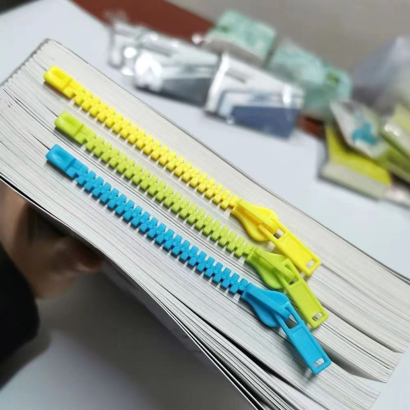Semn de carte cu fermoar pentru lectură, note și învățare