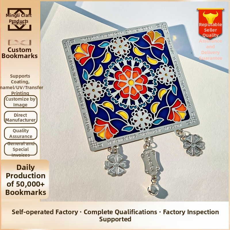 Semn de carte din alamă translucid, cu design decupat, stil antic, desene personalizabile; motive: pavilioane și statui, peisaje și flori, caligrafie și pictură, pești, insecte, păsări și fiare.