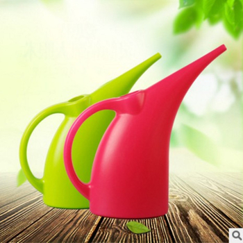 Stropitoare din plastic, culoare multicolor, gură lungă, deschidere largă, 2 L