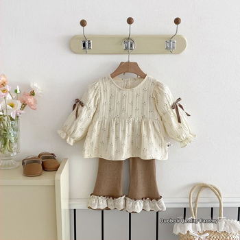 Set od dva komada za djevojčicu: floralna bluza u stilu baby-doll i široke hlače, proljeće 2026