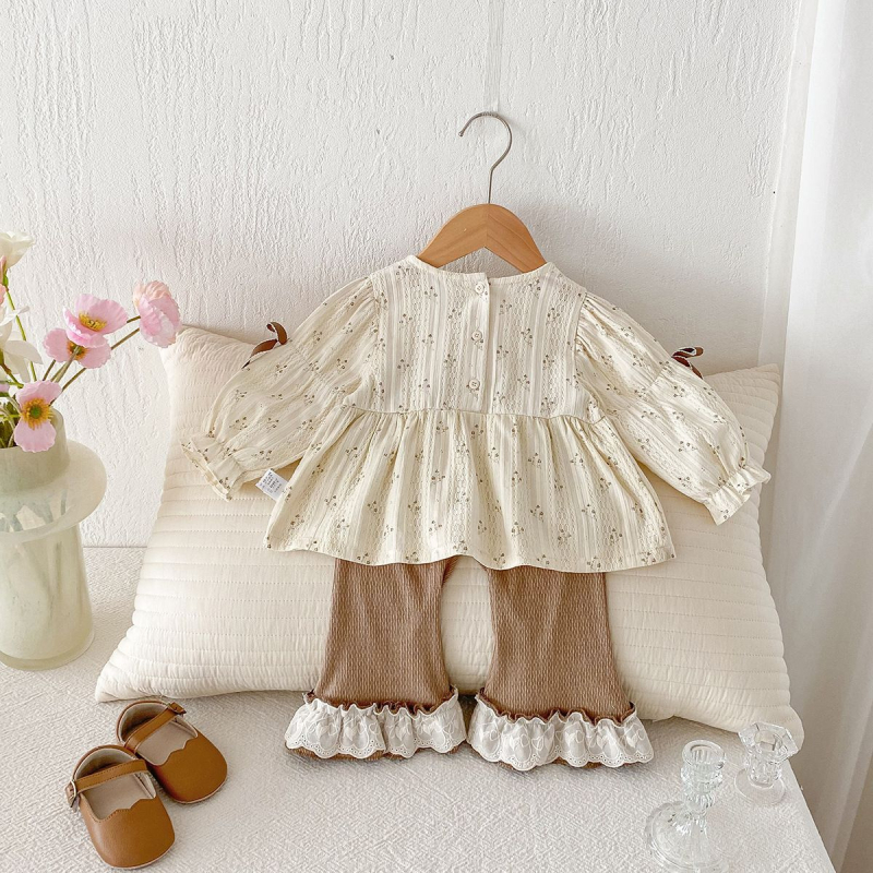 Set od dva komada za djevojčicu: floralna bluza u stilu baby-doll i široke hlače, proljeće 2026