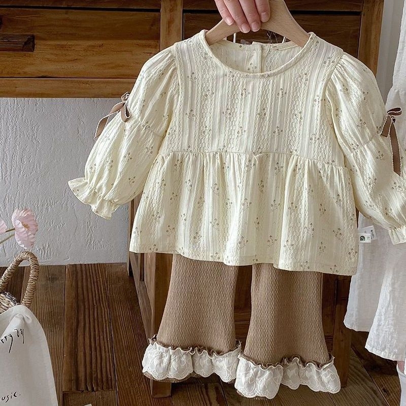 Set od dva komada za djevojčicu: floralna bluza u stilu baby-doll i široke hlače, proljeće 2026