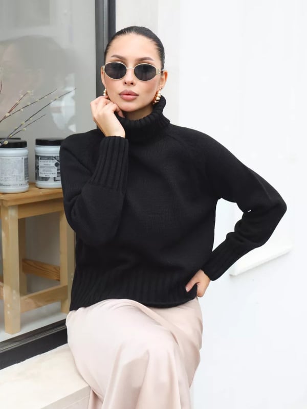 Γυναικείο πουλόβερ με oversize γραμμή και ψηλό λαιμό