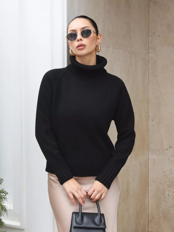 Γυναικείο πουλόβερ με oversize γραμμή και ψηλό λαιμό