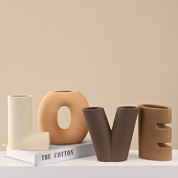 Vază ceramică cu litere LOVE pentru decorul camerei de nuntă, Morandi mat