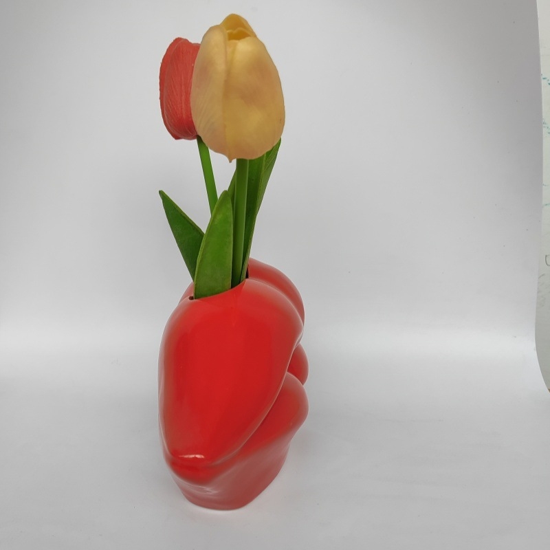 Vază ceramică cu buze roșii — stil Nordic minimalist pentru aranjamente florale în living