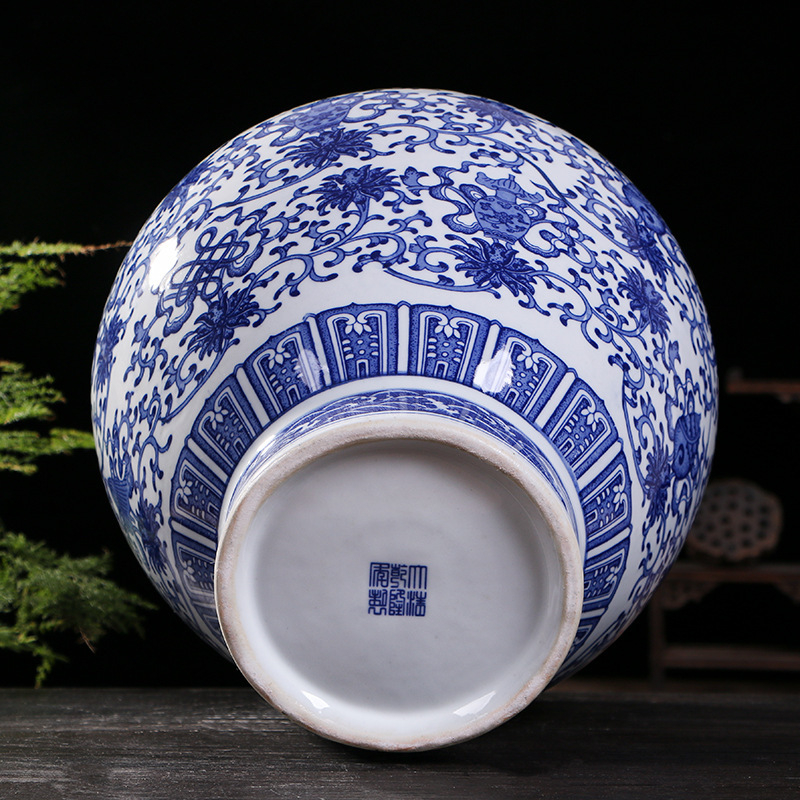 Vază Arhat albastru-alb cu motiv din opt comori, vas ceramic mare pentru decorul casei
