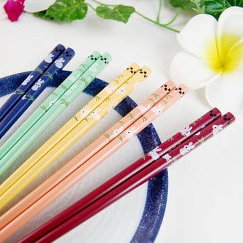 Ξύλινα chopsticks, πέντε ζευγάρια, πολύχρωμο μοτίβο λαγού