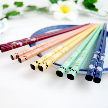 Ξύλινα chopsticks, πέντε ζευγάρια, πολύχρωμο μοτίβο λαγού