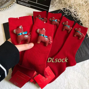DLSOCK2025 Őszi–téli új stílusú női piros zokni, aranyos mesefigurás póni mintával, középmagas zokni, divatos és sokoldalú
