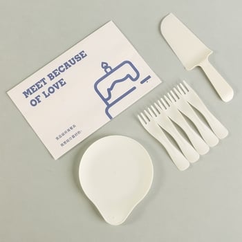 Комплект съдове за рожден ден: пластмасови еднократни прибори и чинии с водни капки, пулпови чинии, вълнообразни вилици, биодеградируеми съдове