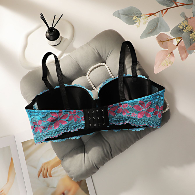 Dantelasti grudnjak velikih veličina, podesiv, košarica 3/4, odvojive naramenice, zatvaranje s tri reda kopči, najlon