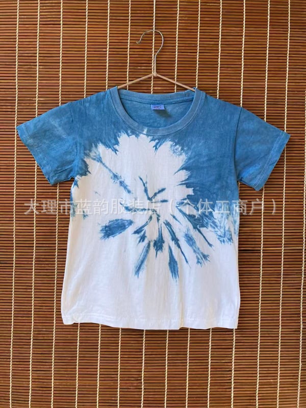 Gyerekeknek szánt pamut rövid ujjú póló, kézzel készített tie-dye minta, növényi Indigo színnel