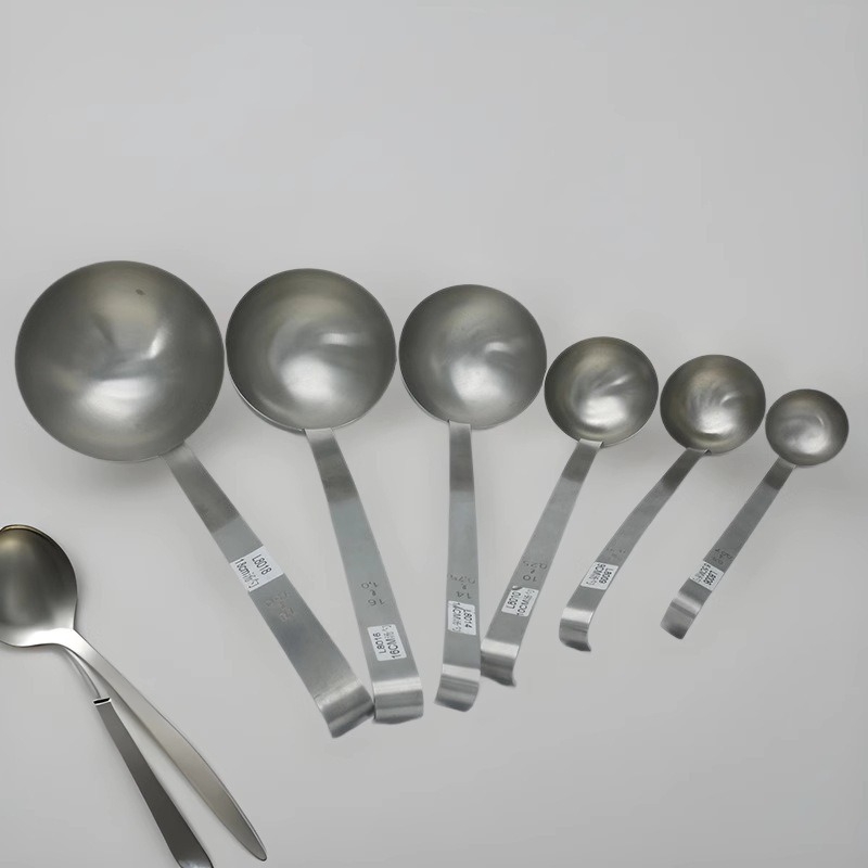 Set de ustensile de bucătărie din oțel inoxidabil: lingură de gătit, lingură de supă, lingură de strecurător, spatulă