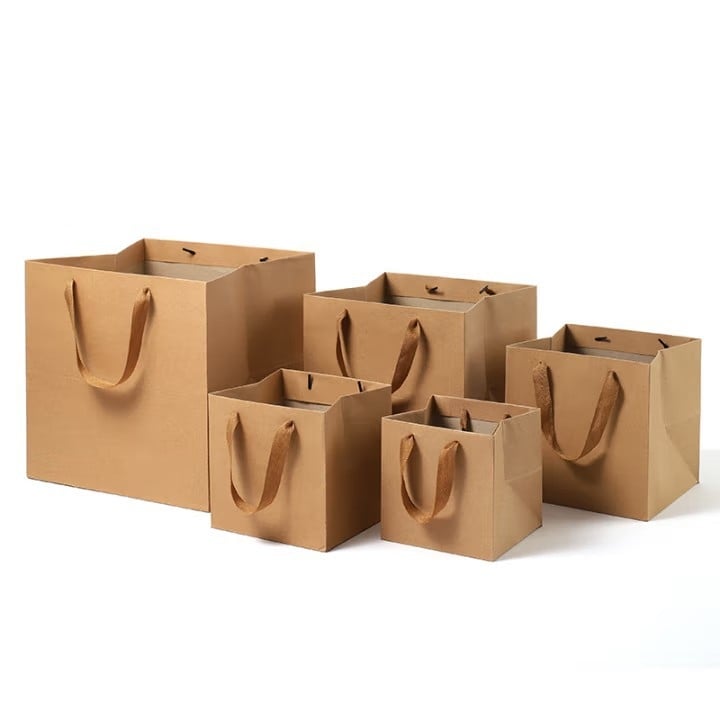 Geantă cadou cu bază pătrată, geantă de hârtie cu mâner, imprimare siglă posibilă, geantă de ambalare pentru pizza, hârtie kraft, dimensiuni 25x25x25 cm până la 30x30x30 cm
