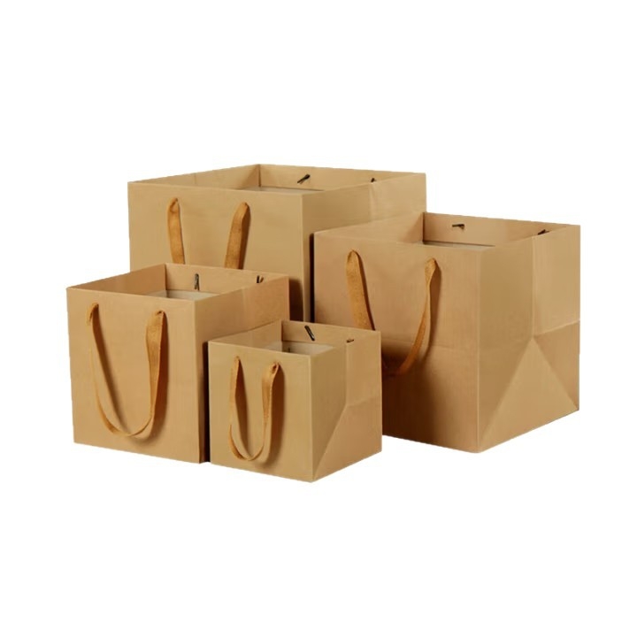 Geantă cadou cu bază pătrată, geantă de hârtie cu mâner, imprimare siglă posibilă, geantă de ambalare pentru pizza, hârtie kraft, dimensiuni 25x25x25 cm până la 30x30x30 cm