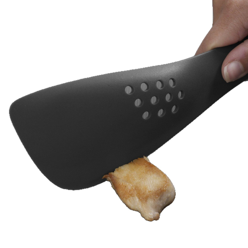 Instrument de bucătănie cinci în unu: strecurător, lingură cu găuri, spatulă, lingură și tăietor; două culori.