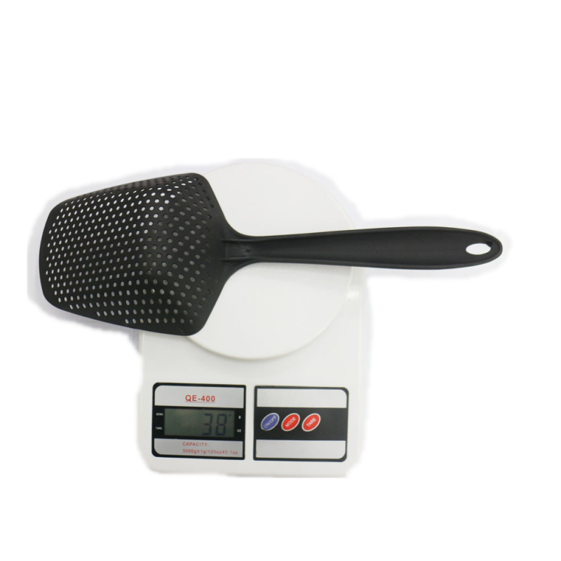 Set de bucătărie din plastic negru: mare strecurător, sită, spatulă pentru drenaj, lingură de gheață din plastic