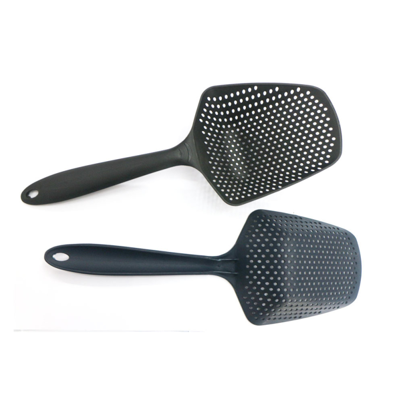 Set de bucătărie din plastic negru: mare strecurător, sită, spatulă pentru drenaj, lingură de gheață din plastic