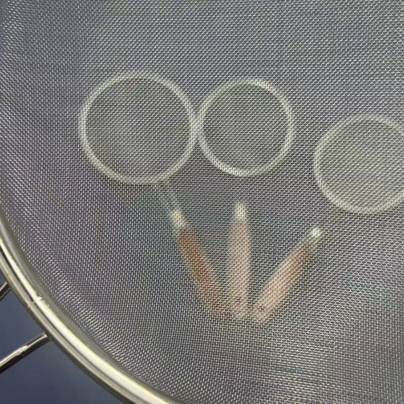 Skimmer din oțel inoxidabil 304, mâner din lemn, buclă de agățare, ustensilă de bucătărie pentru prăjit, scurgere de ulei, tăiței și sago