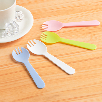 Tacâmuri din plastic de unică folosință: furculițe și linguri groase pentru tort, fructe și înghețată, ambalate individual
