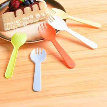 Tacâmuri din plastic de unică folosință: furculițe și linguri groase pentru tort, fructe și înghețată, ambalate individual