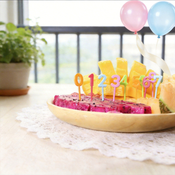 Furculițe de fructe din plastic transparent, design creativ, cu mâner rotund și numere de ziua de naștere