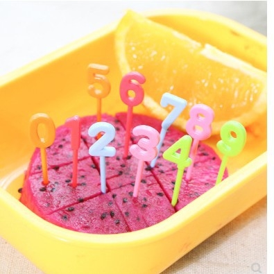 Furculițe de fructe din plastic transparent, design creativ, cu mâner rotund și numere de ziua de naștere