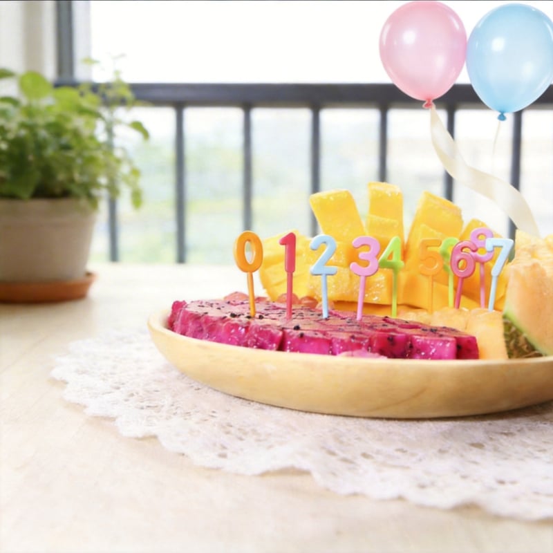 Furculițe de fructe din plastic transparent, design creativ, cu mâner rotund și numere de ziua de naștere