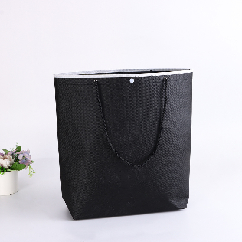 Geantă laminată din material nețesut cu logo personalizat, aspect premium pentru magazine de îmbrăcăminte, design tridimensional