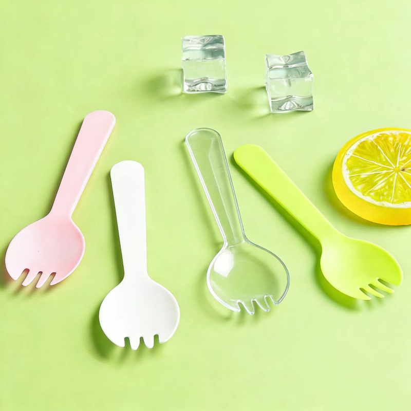 Set de tacâmuri din plastic, de unică folosință, cu farfurii de hârtie – furculițe și linguri pentru prăjituri și petreceri