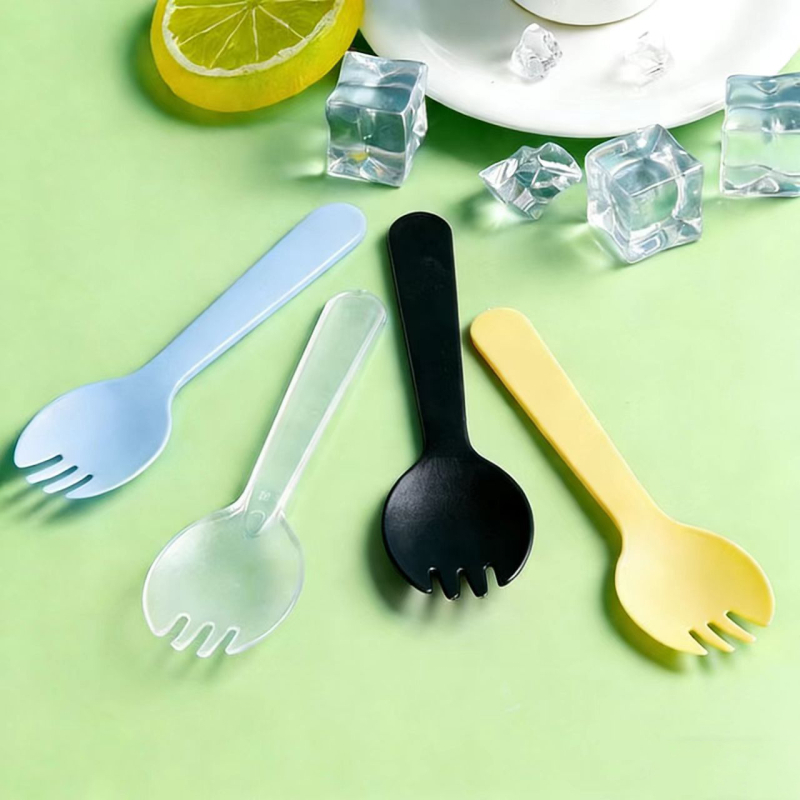 Set de tacâmuri din plastic, de unică folosință, cu farfurii de hârtie – furculițe și linguri pentru prăjituri și petreceri
